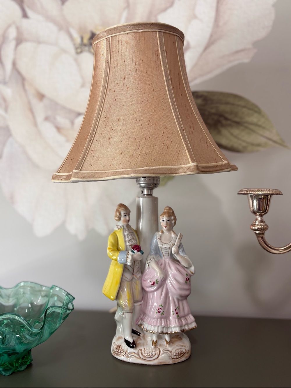 Vintage Apex Porcelain Victorian Couple Lamp